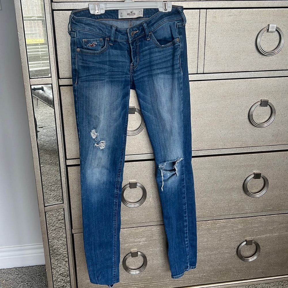 Distressed hollister skinny jeans